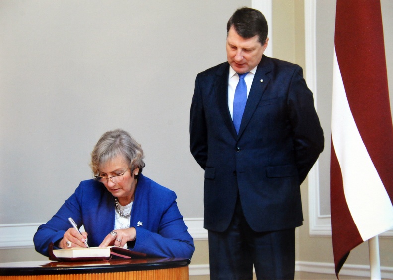 2k201102_001_AK.JPG