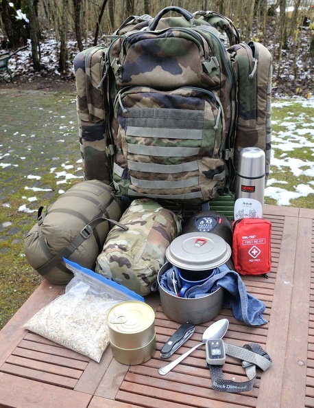 Ārkārtas situācijas somas saturs. Vangaži, mežs. 01/12/2020 foto: Timurs Subhankulovs/Latvijas Avīze 2k201201_030_TS.jpg