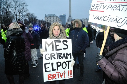 Tautas sapulce Brīvības laukumā