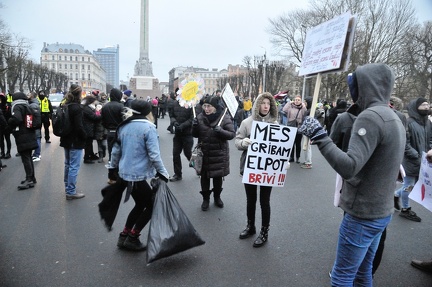 Tautas sapulce Brīvības laukumā